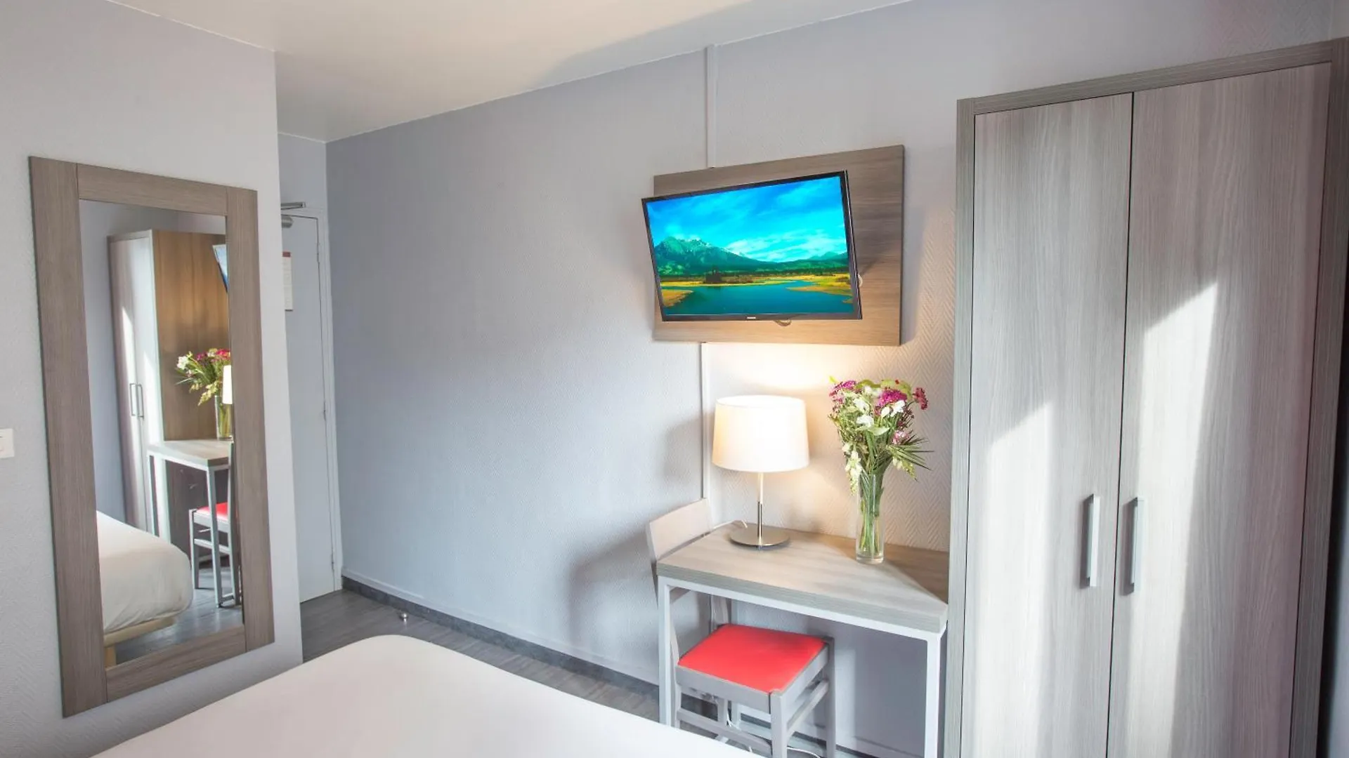Hipotel Pere-lachaise Republique Hotel 3*