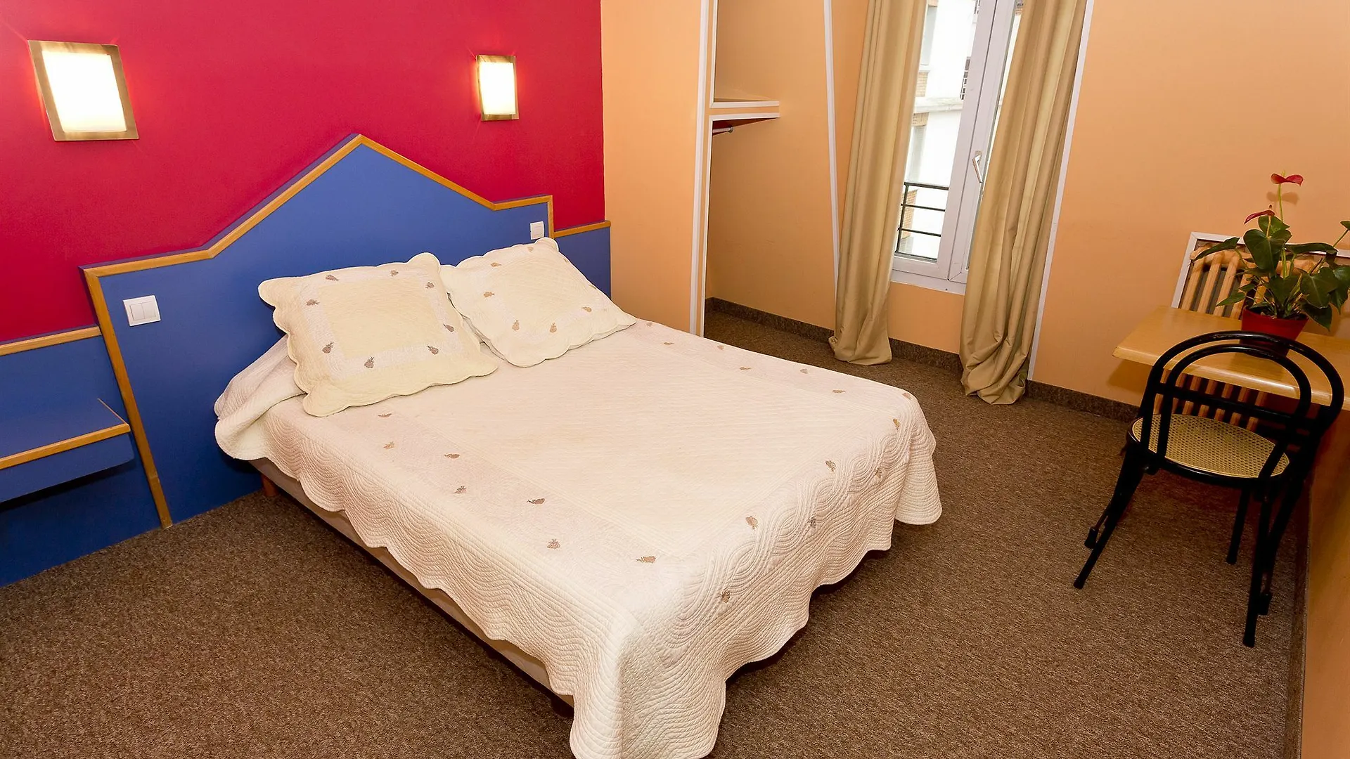 Hotel Hipotel Pere-lachaise Republique 3*
