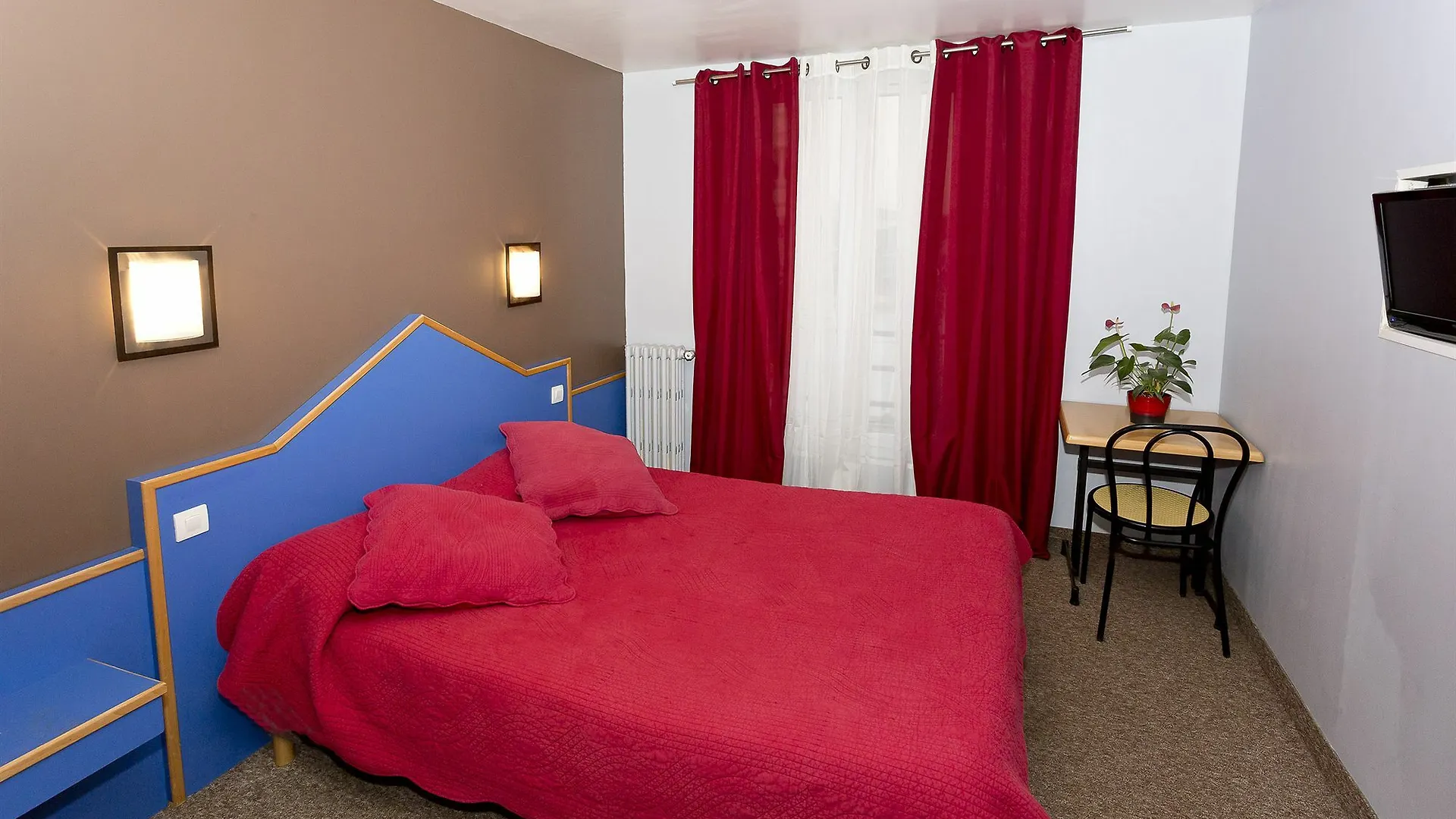 Hotel Hipotel Pere-lachaise Republique 3*