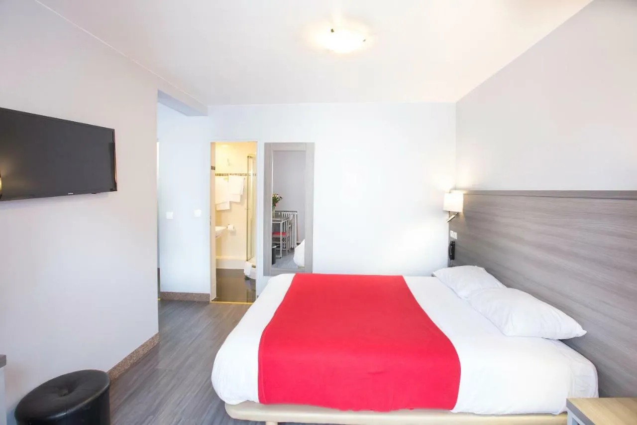 Отель Hipotel Pere-lachaise Republique 3*